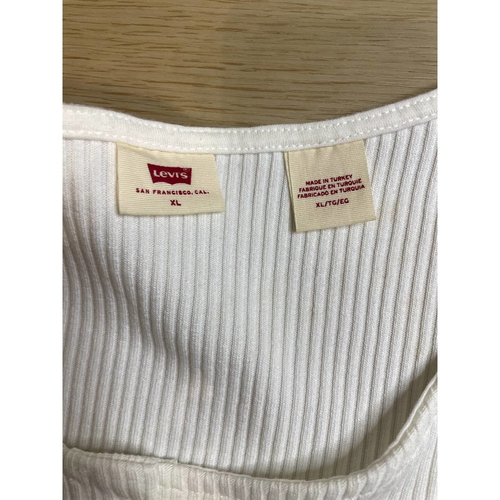 LEVIS SHORT SLEEVE RACH TOP size XL - Picture 3 of 4